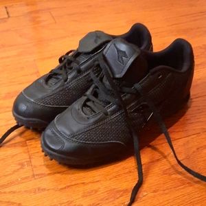 Diadora soccer ref shoes. Size 6.